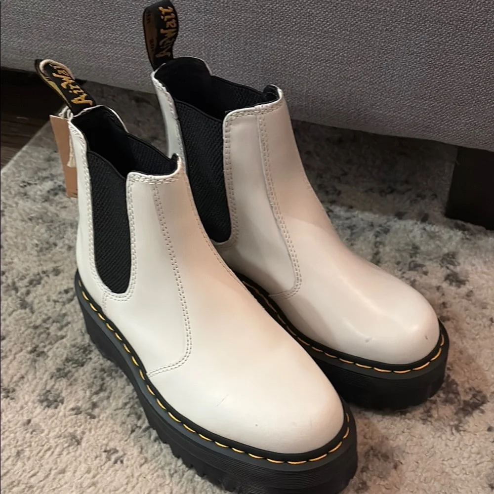 Dr. Martens White Chelsea Boots size 7 new! - Picture 2 of 5